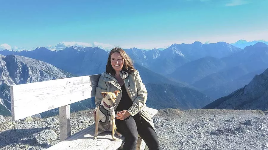 Über Pia 1 Pia mit Shanti in den Bergen